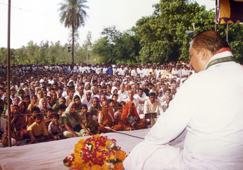 Shri Satpal Ji Maharaj's 'Gandhi Yatra' in October 1993 started from Maghar (where St Kabir was cremated and where a mosque and temple share a common wall) and went on to Lucknow