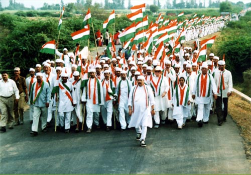 Shri Satpal Ji  Maharaj leading Sadbhawna Yatra (Peace March) from Dandi to Sabarmati.